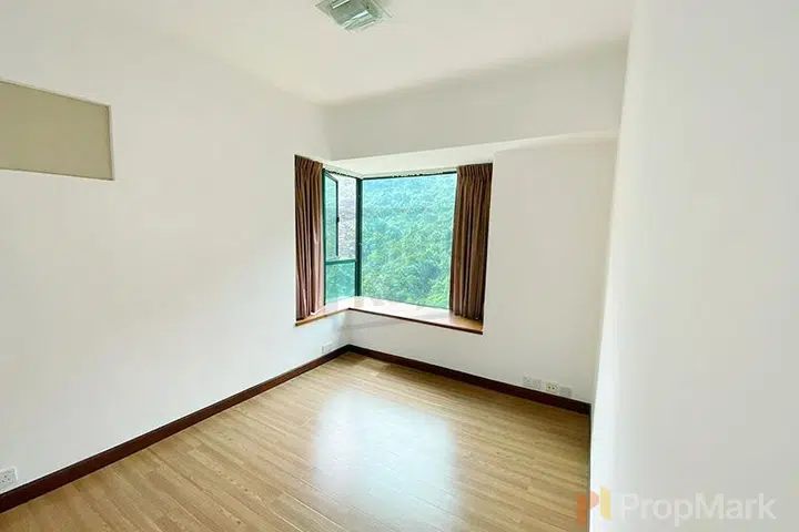 Hillsborough Court - Photo 4