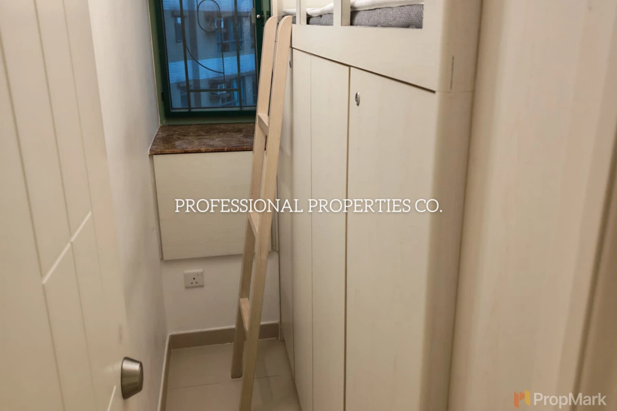 Royal Court - Photo 15