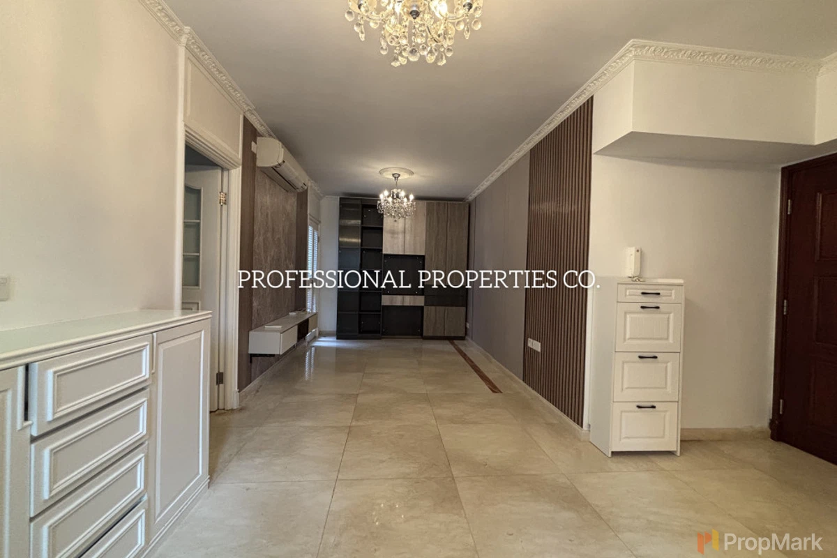 Royal Court - Photo 1