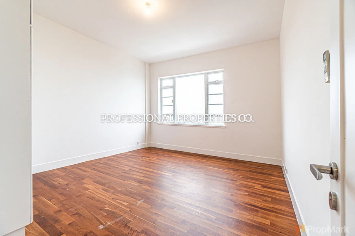 La Hacienda - Photo 9