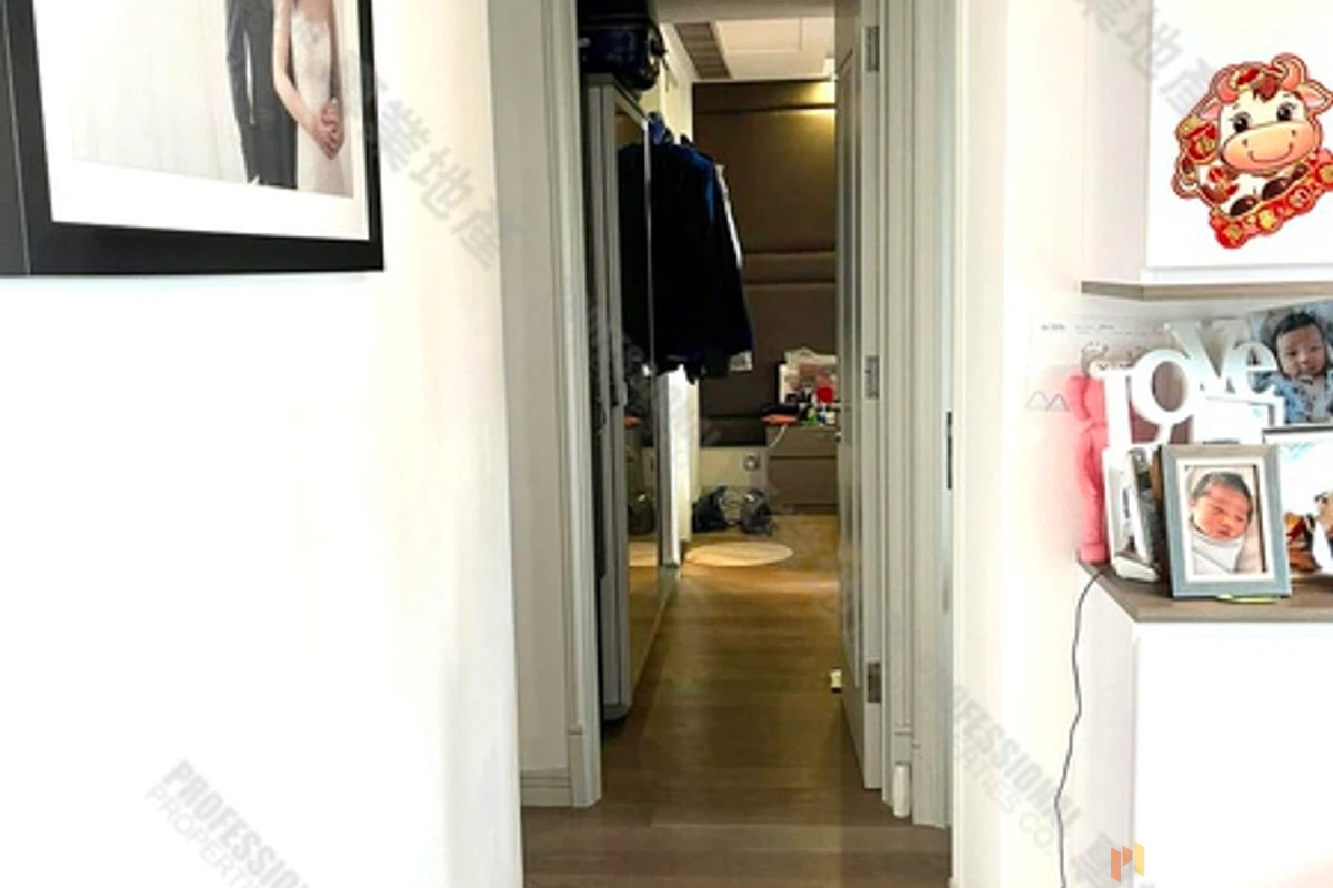 The Legend - Photo 9