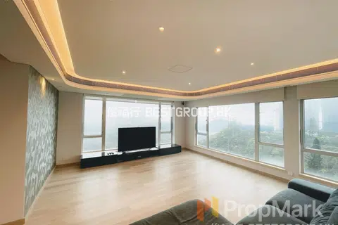 Guildford Court - Photo