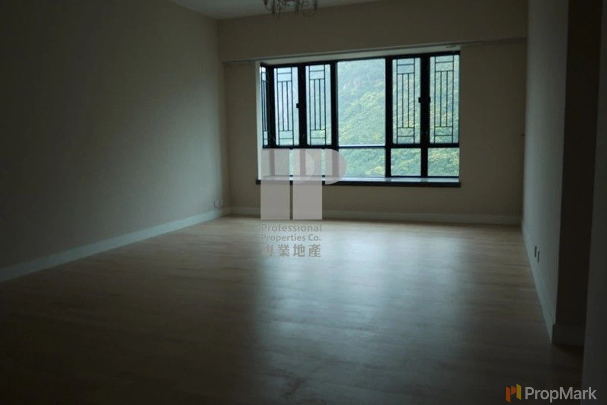 Imperial Court - Photo 1