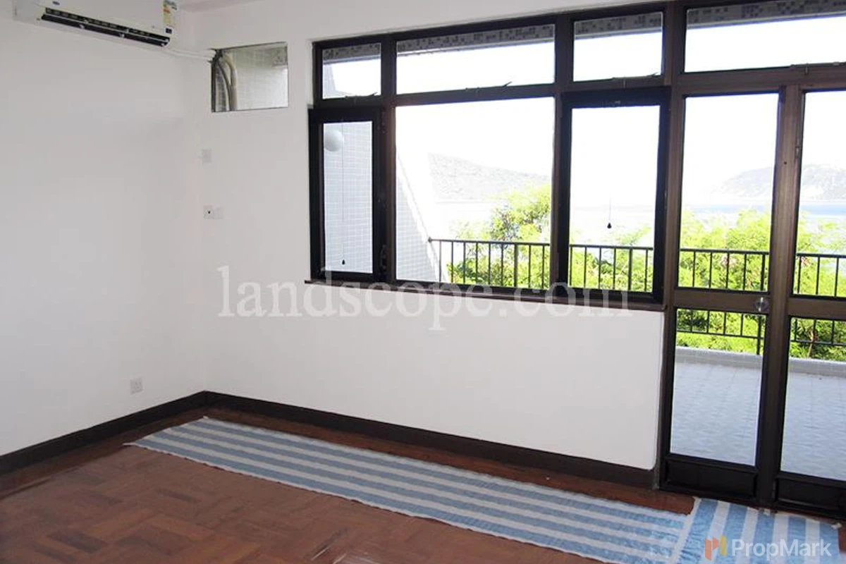 Tai Tam Crescent - Photo 4