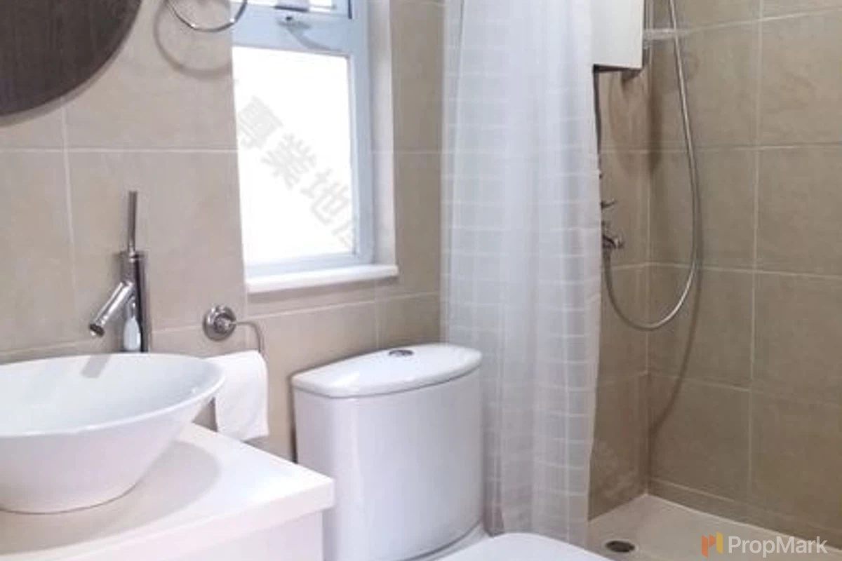 Kingearn Building - Photo 1