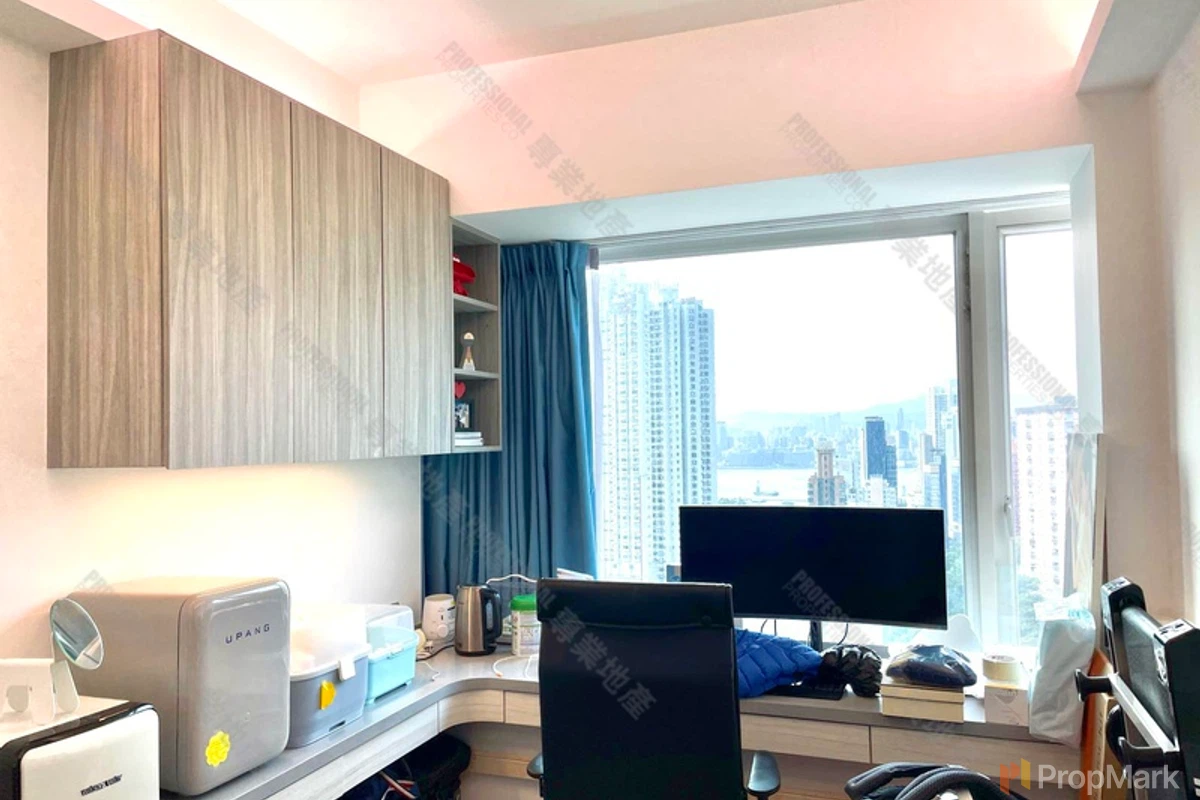 The Legend - Photo 4