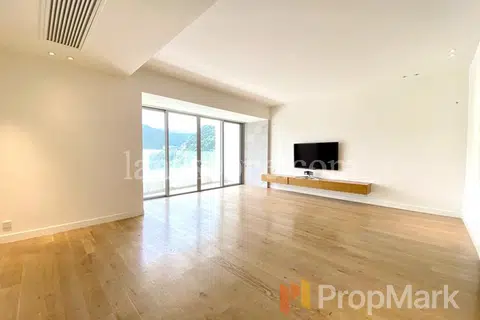 Bellevue Court - Photo