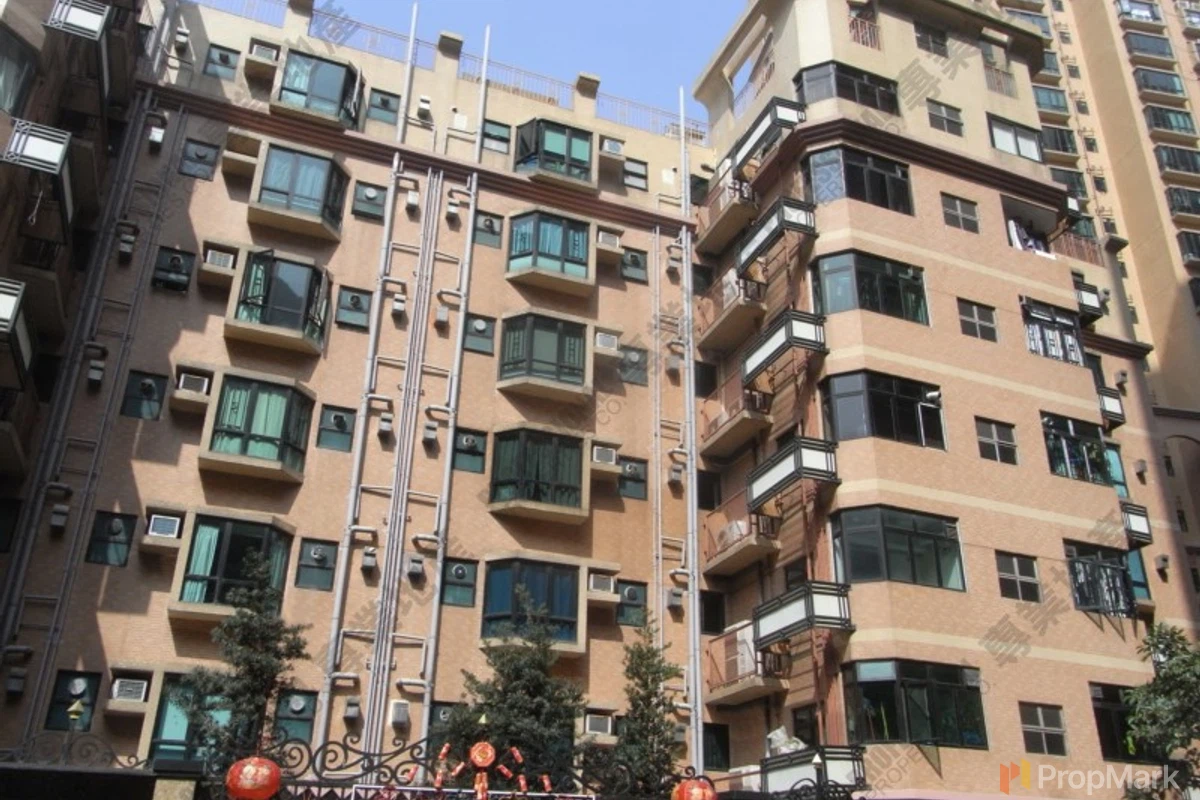 Imperial Court - Photo 17