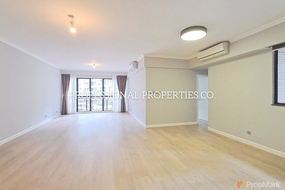 Clovelly Court - Photo 2