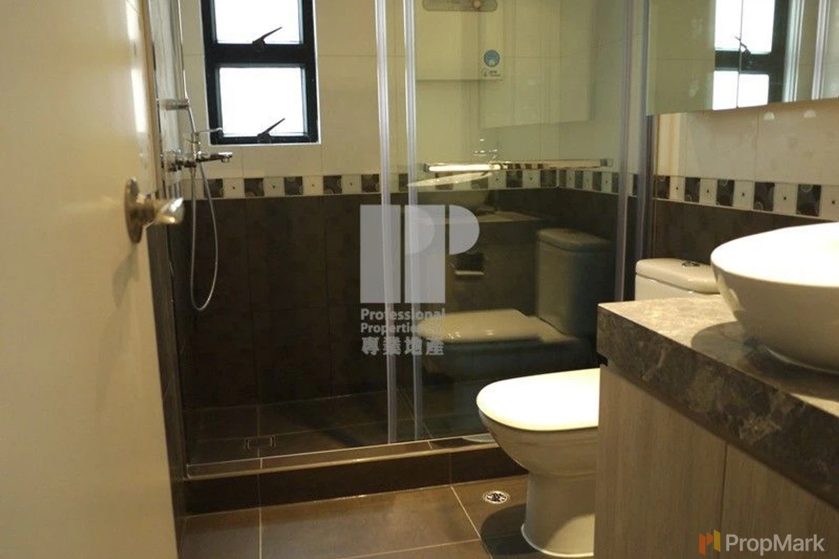 Imperial Court - Photo 12