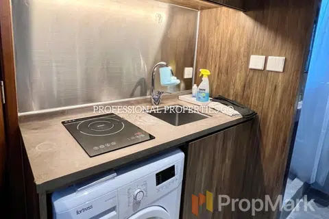 Wo On Building - Photo 2