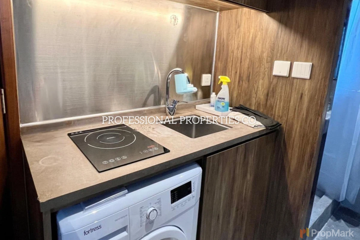 Wo On Building - Photo 2