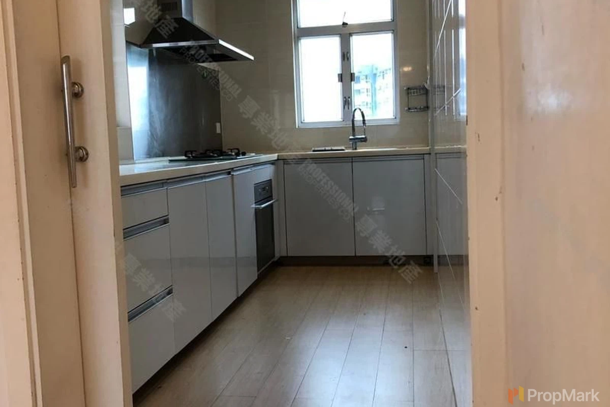 Evelyn Towers - Photo 3