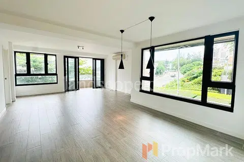 Beach Pointe - Photo