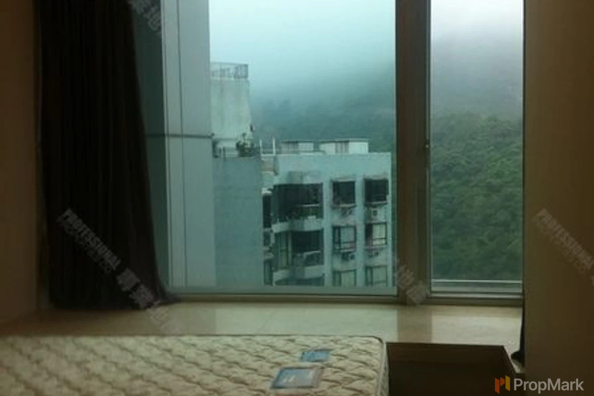 The Legend - Photo 2