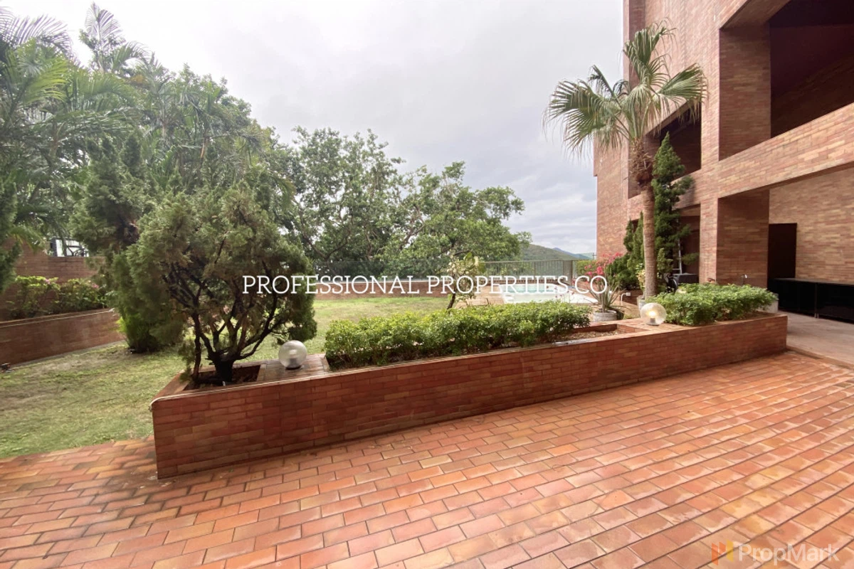 The Somerset - Photo 2