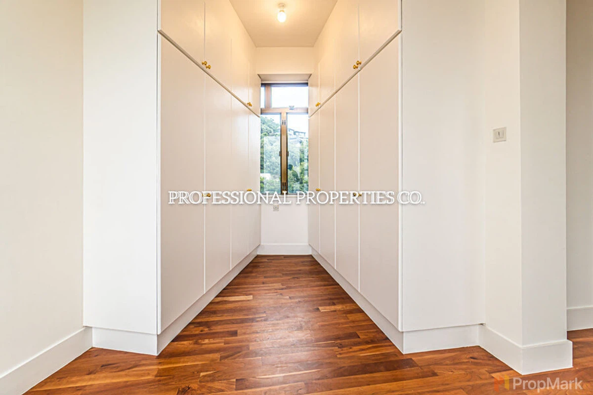 La Hacienda - Photo 14