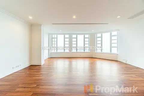 La Hacienda - Photo 1