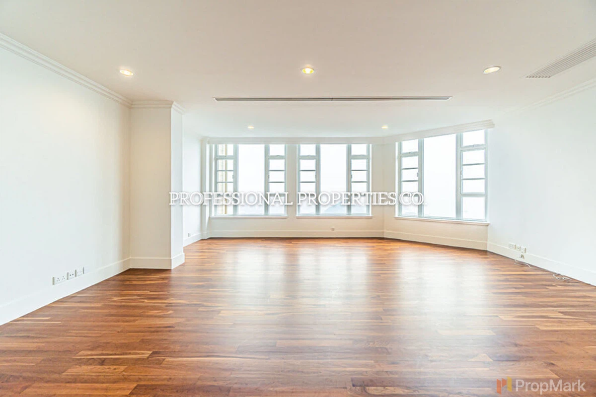 La Hacienda - Photo 1