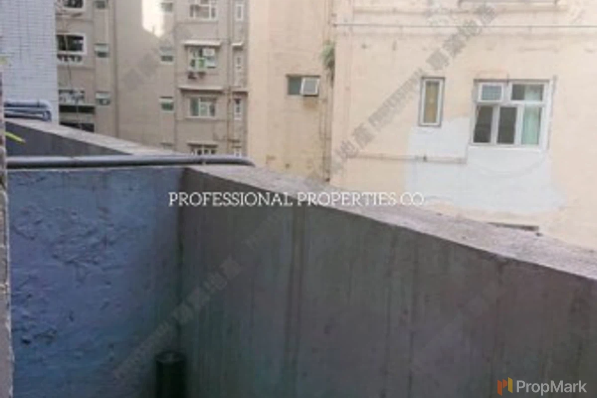 Sunny Building - Photo 5