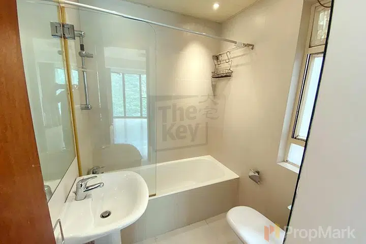 Hillsborough Court - Photo 5
