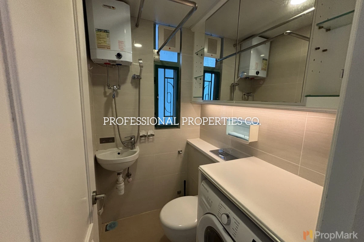 Royal Court - Photo 6