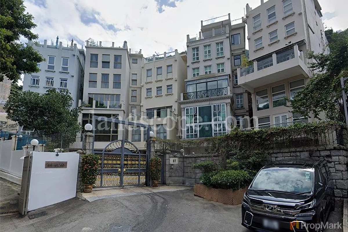 Falcon Lodge - Photo 1