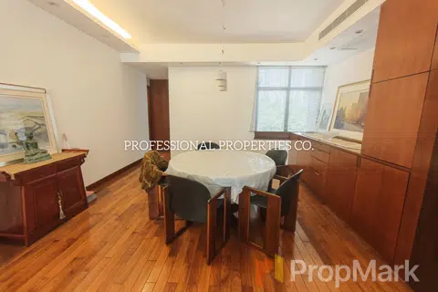 Elm Tree Towers - Photo 2