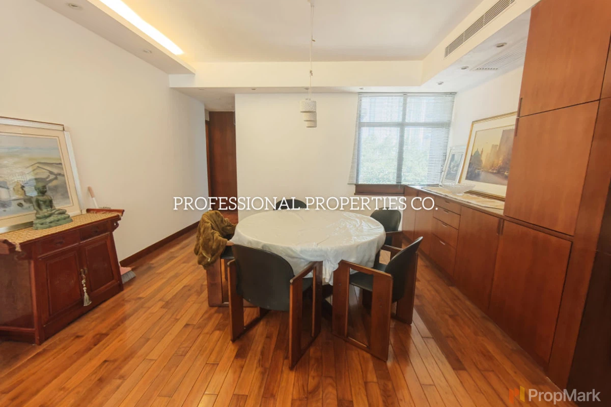 Elm Tree Towers - Photo 2