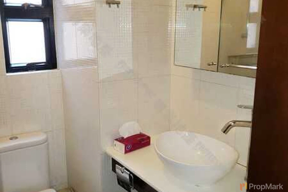 Lilian Court - Photo 4
