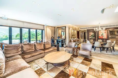 Guildford Court - Photo 2