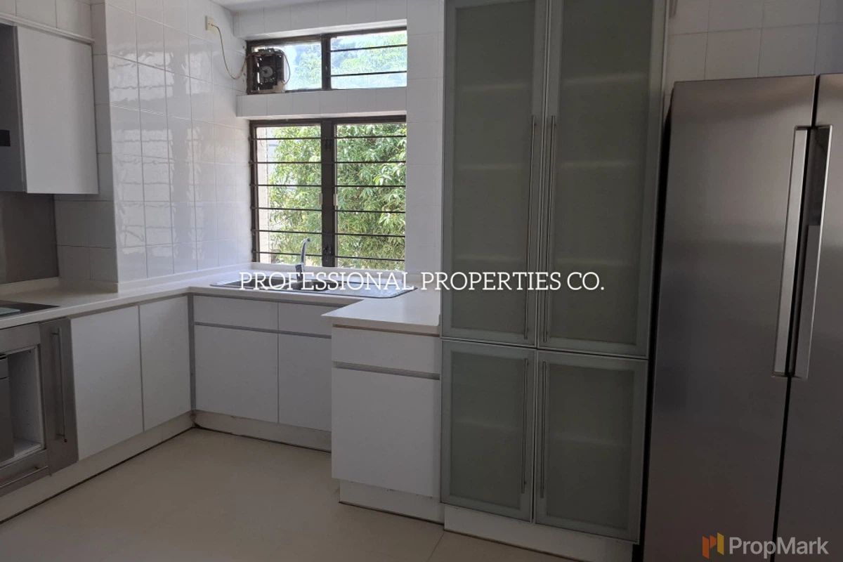 Cape Court - Photo 3
