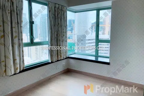 Royal Court - Photo 4