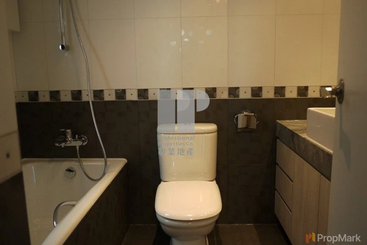 Imperial Court - Photo 8