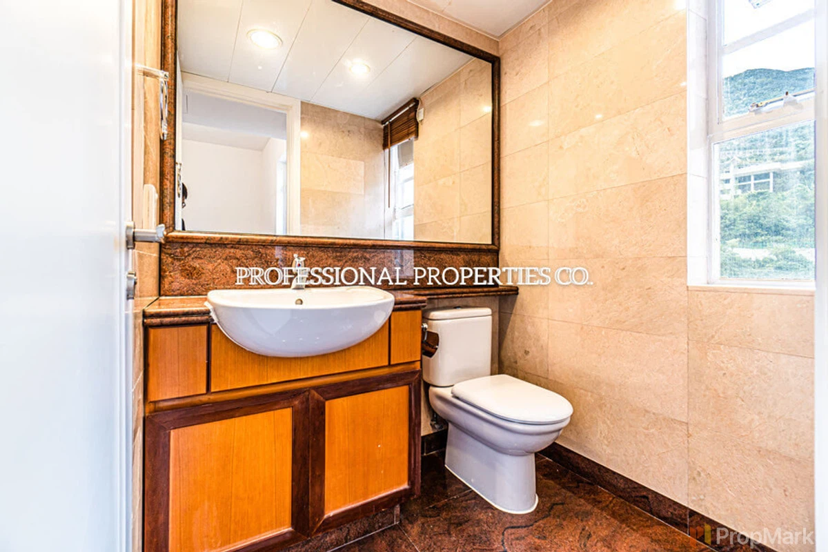 La Hacienda - Photo 18