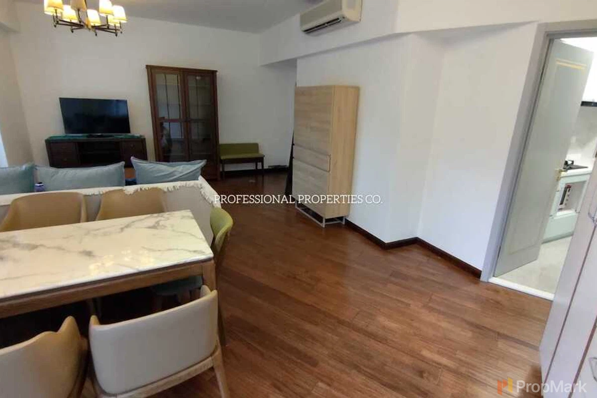 The Royal Court - Photo 2