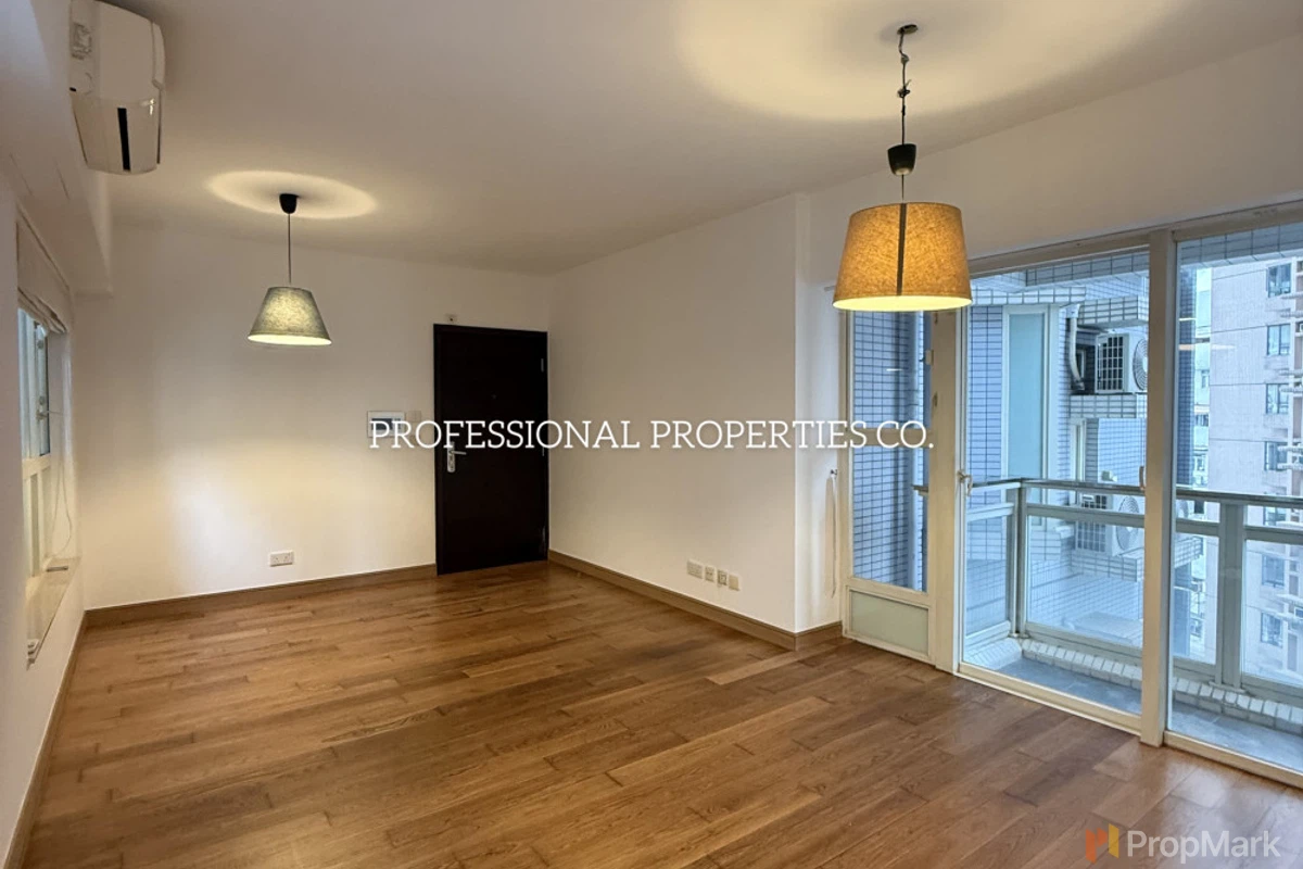 CentreStage - Photo 1