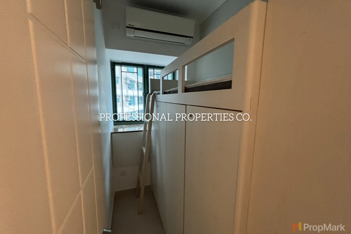 Royal Court - Photo 8