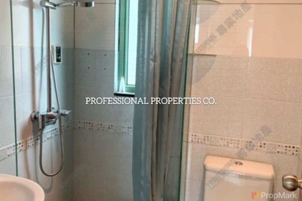 Royal Court - Photo 8