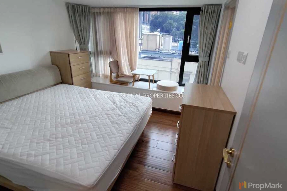 The Royal Court - Photo 7