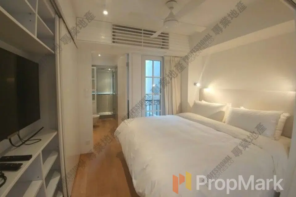 61-63 Hollywood Road - Photo 1