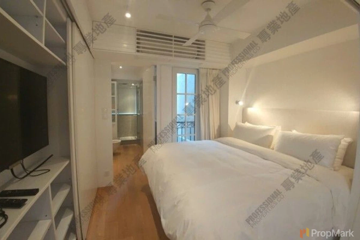 61-63 Hollywood Road - Photo 1