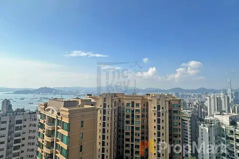 Hamilton Court - Photo