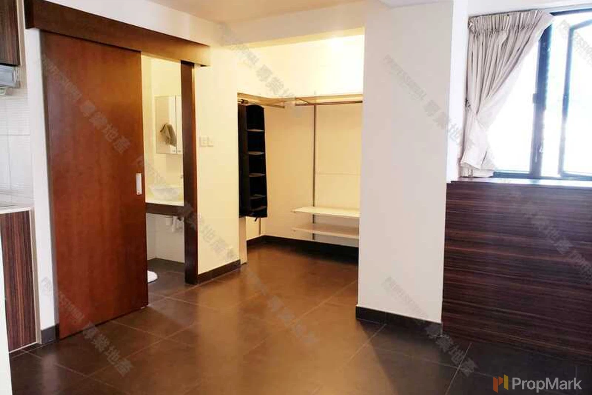 Lilian Court - Photo 1