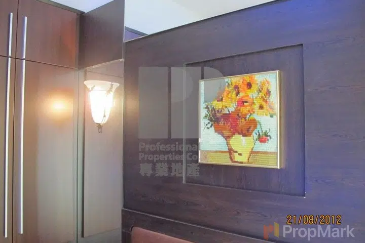 J Residence - Photo 4
