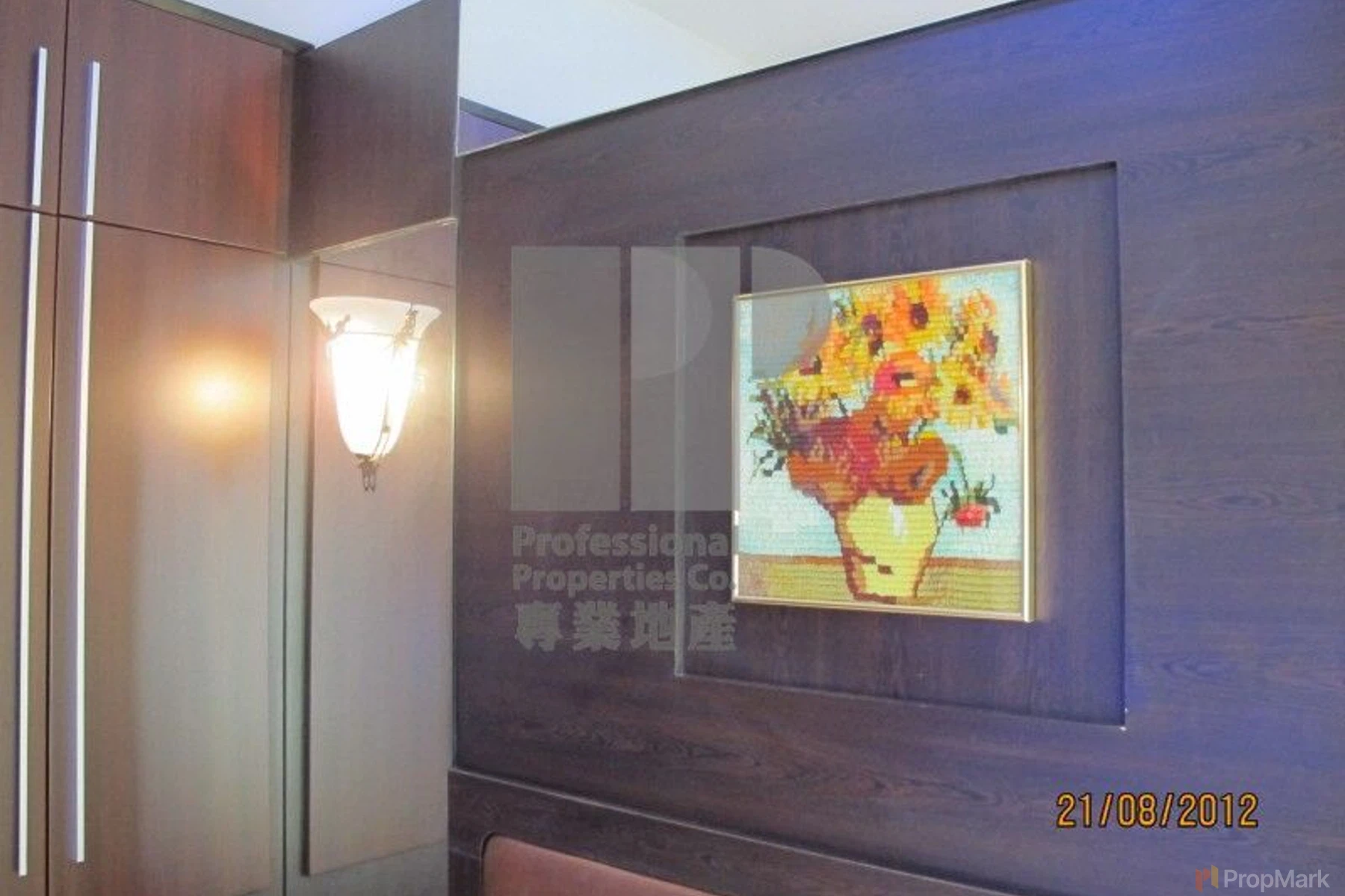 J Residence - Photo 4