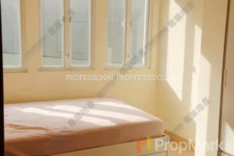 Sunny Building - Photo 3