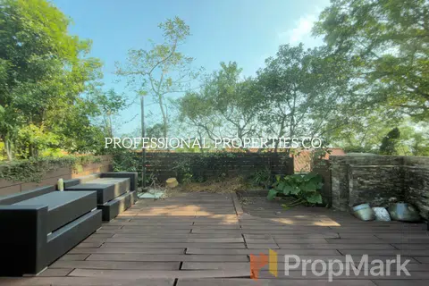 Strawberry Hill - Photo