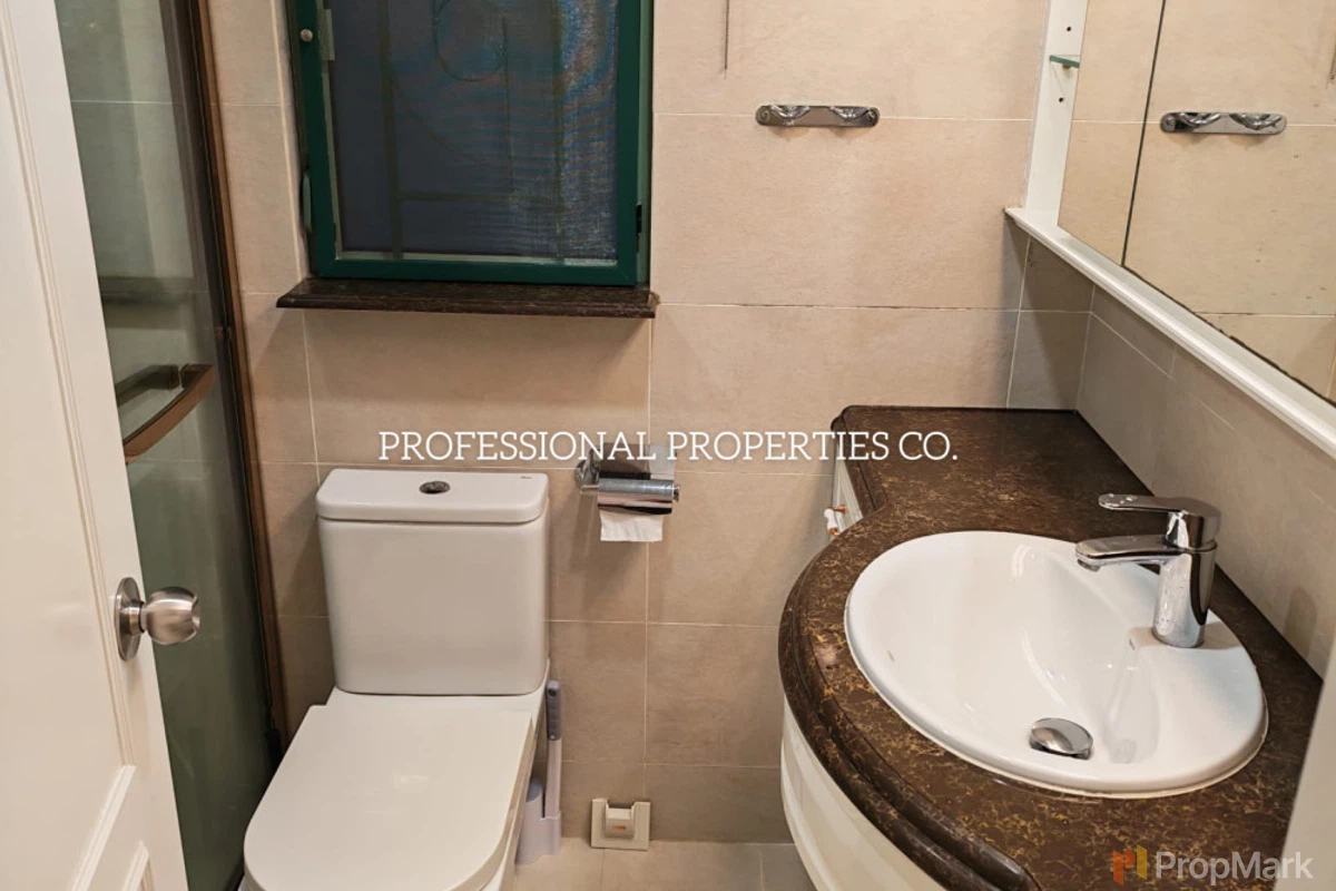 Royal Court - Photo 14