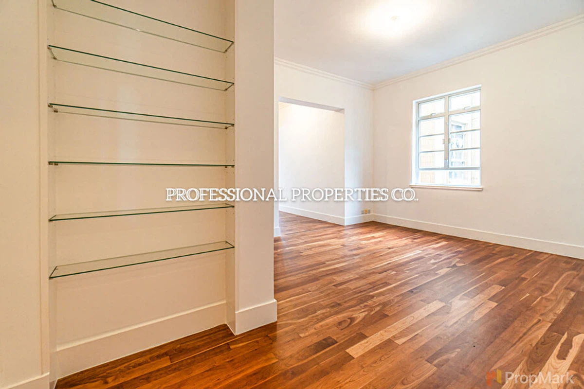 La Hacienda - Photo 6